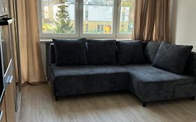Studio Apartment&Airport- Free Wifi - Netflix - Close By Chopin Airport